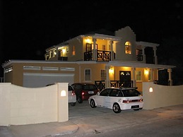 Maya's Bajan Villas - Unit A