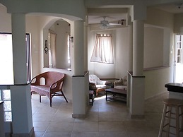 Maya's Bajan Villas - Unit A