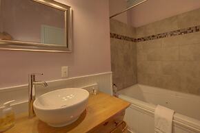 Carlisle Garden Suites