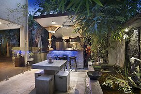 Resort Style Home near Airport & CBD