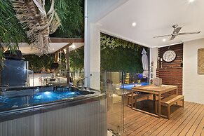 Resort Style Home near Airport & CBD