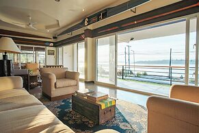 Veranda Suites and Restaurant