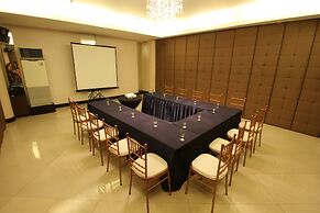 EON Centennial Plaza Hotel