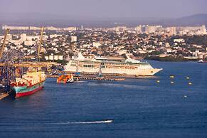 Adlas Condo by the Beach