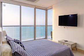 Adlas Condo by the Beach