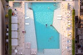 Adlas Condo by the Beach