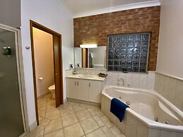 Coastal Waters Motor Inn