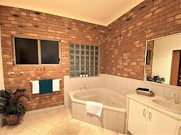 Coastal Waters Motor Inn