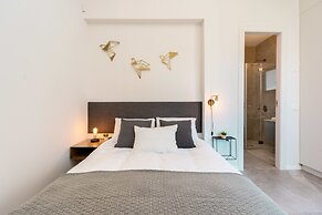 Stylish Apartment with Cozy Vibes by Sea N Rent