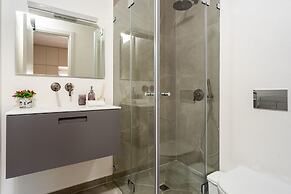 Stylish Apartment with Cozy Vibes by Sea N Rent