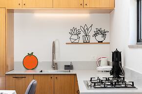 Stylish Apartment with Cozy Vibes by Sea N Rent