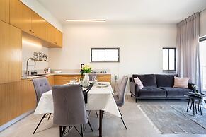 Stylish Apartment with Cozy Vibes by Sea N Rent