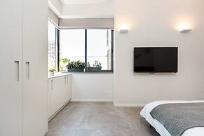 Stylish Apartment with Cozy Vibes by Sea N Rent