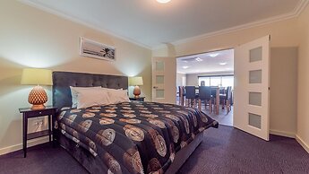 Thompson Avenue Apartments No.2