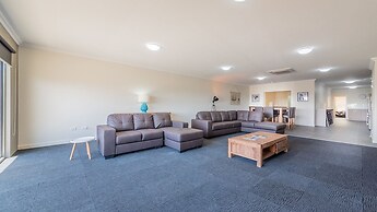 Thompson Avenue Apartments No.1