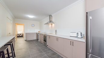 Thompson Avenue Apartments No.1