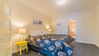 Thompson Avenue Apartments No.1