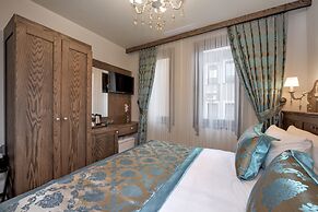Perapolis Hotel
