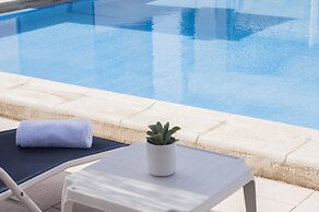 Rooms by Alexandra Hotel