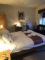 The Oakeley Arms Hotel