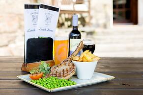 The Oakeley Arms Hotel