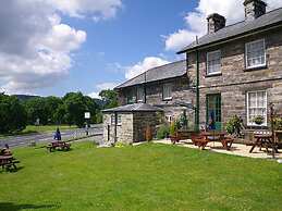 The Oakeley Arms Hotel