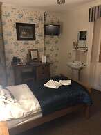 The Oakeley Arms Hotel