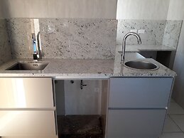 2 Bedroom Executive & Holiday Suburban Home