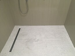 2 Bedroom Executive & Holiday Suburban Home