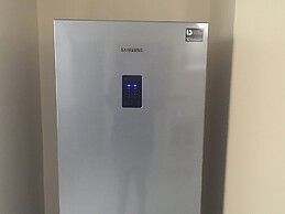 2 Bedroom Executive & Holiday Suburban Home