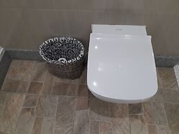 2 Bedroom Executive & Holiday Suburban Home