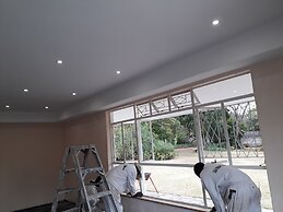 2 Bedroom Executive & Holiday Suburban Home