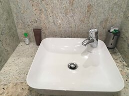 2 Bedroom Executive & Holiday Suburban Home