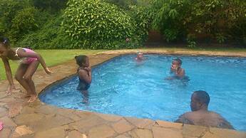 2 Bedroom Executive & Holiday Suburban Home