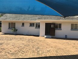 2 Bedroom Executive & Holiday Suburban Home