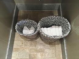 2 Bedroom Executive & Holiday Suburban Home