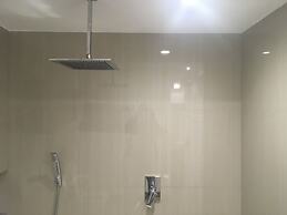 2 Bedroom Executive & Holiday Suburban Home