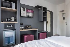 SMARTY Airport Cologne Hotel