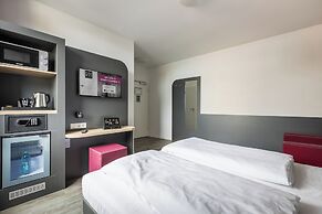 SMARTY Airport Cologne Hotel