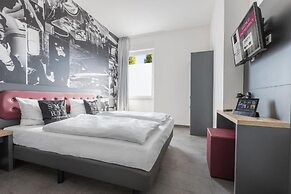 SMARTY Airport Cologne Hotel