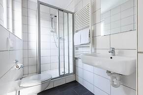 SMARTY Airport Cologne Hotel
