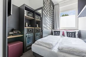 SMARTY Airport Cologne Hotel