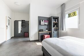 SMARTY Airport Cologne Hotel