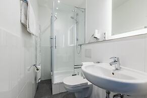SMARTY Airport Cologne Hotel