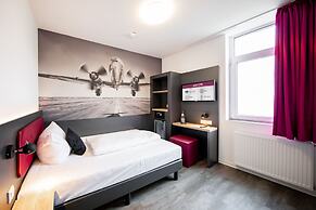 SMARTY Airport Cologne Hotel