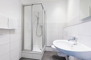 SMARTY Airport Cologne Hotel