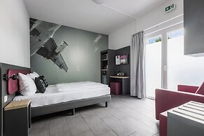 SMARTY Airport Cologne Hotel