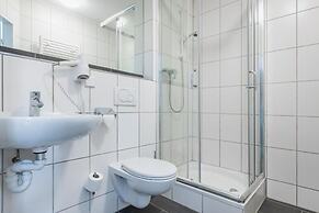 SMARTY Airport Cologne Hotel