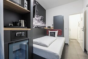 SMARTY Airport Cologne Hotel