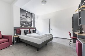 SMARTY Airport Cologne Hotel